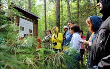 Tourists on the ecological trail in the city of Tobolsk.
